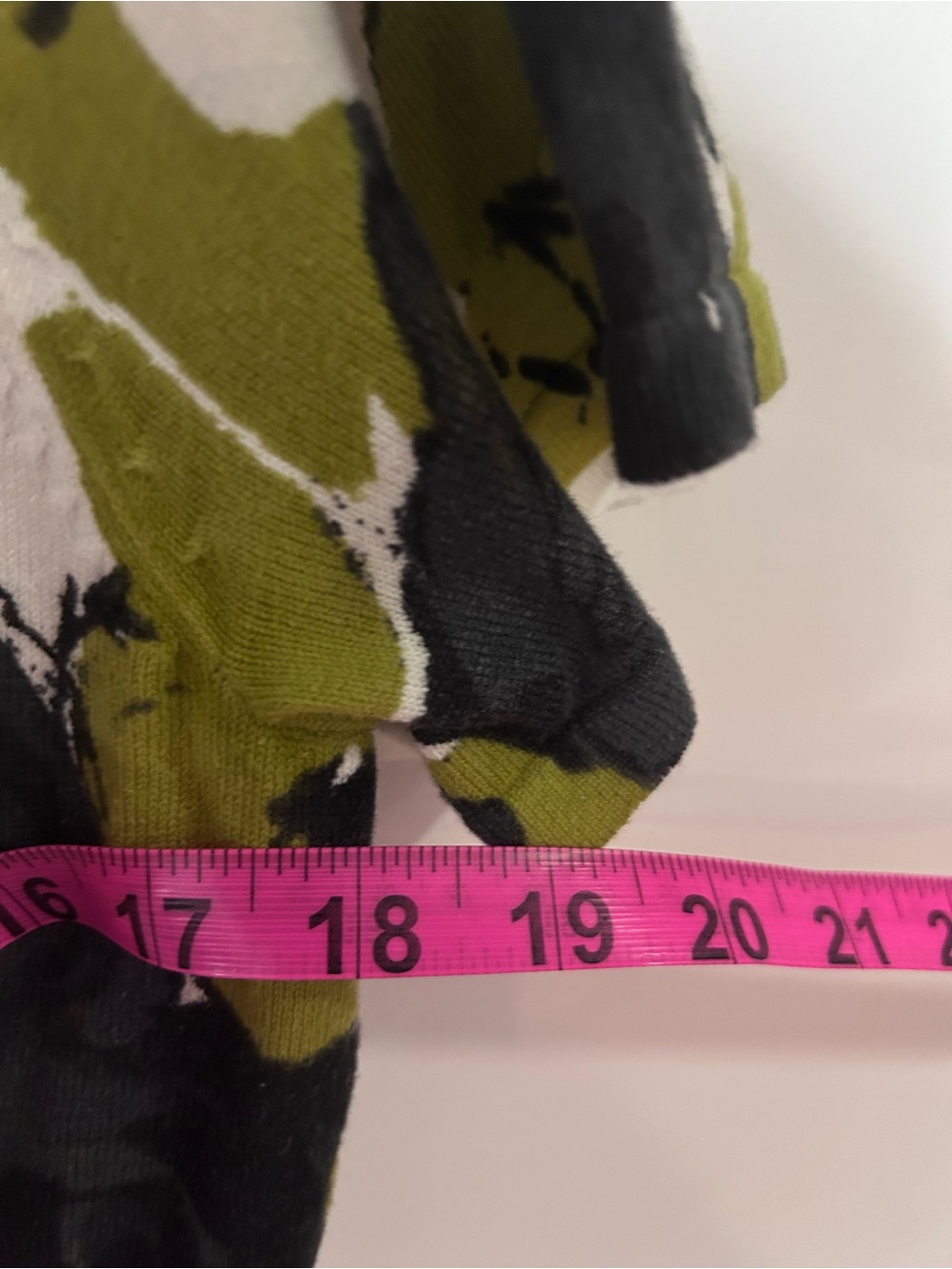 Valerie Bertinelli Olive Green Black and White Floral Wrap Cardigan - Picture 5 of 6